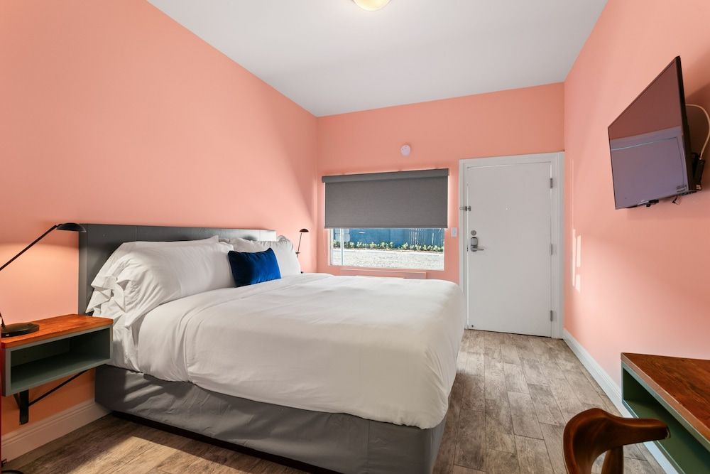 Non-Smoking King Room, Parking Included
