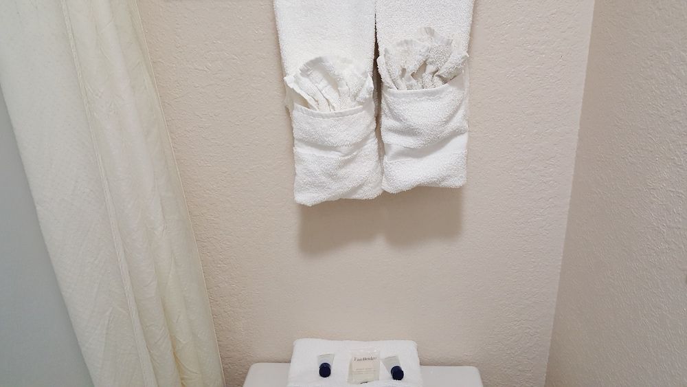 Gurnee Motel Standard Room, 1 King Bed 11