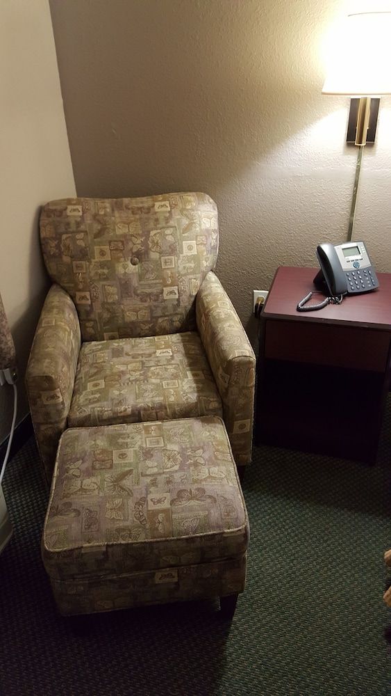 Gurnee Motel Standard Room, 1 King Bed 3