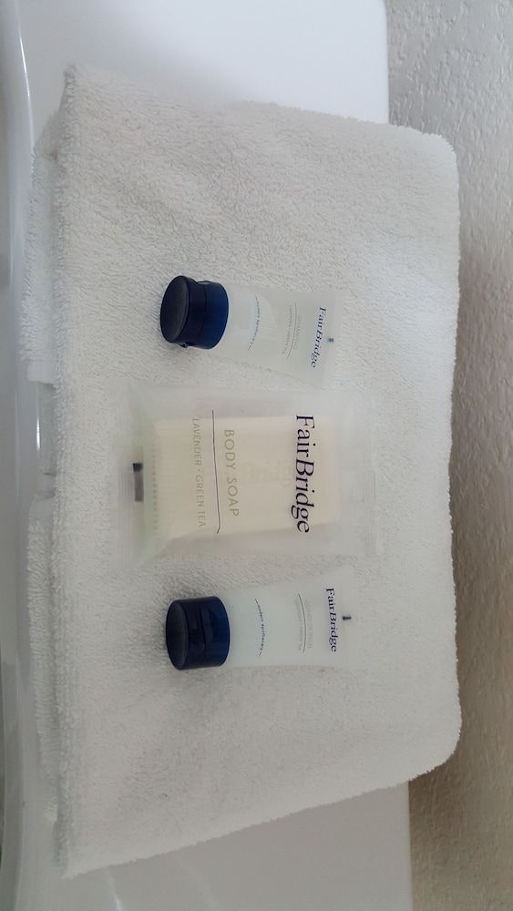 Gurnee Motel Standard Room, 1 King Bed 14