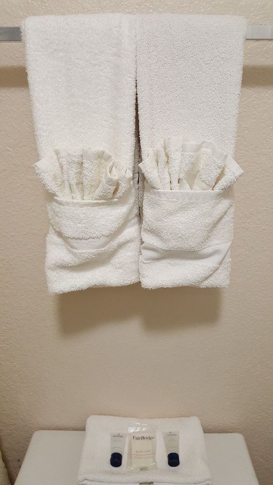 Gurnee Motel Standard Room, 1 King Bed 15