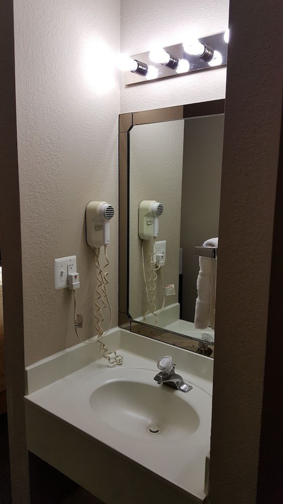 Gurnee Motel Standard Room, 1 King Bed 2