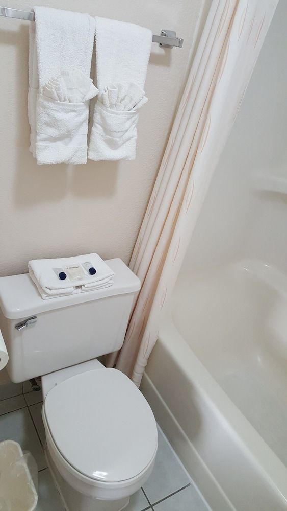 Gurnee Motel Standard Room, 1 King Bed 16