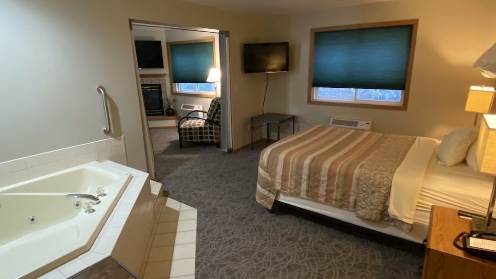 Suite, 1 Queen Bed with Sofa bed, Jetted Tub