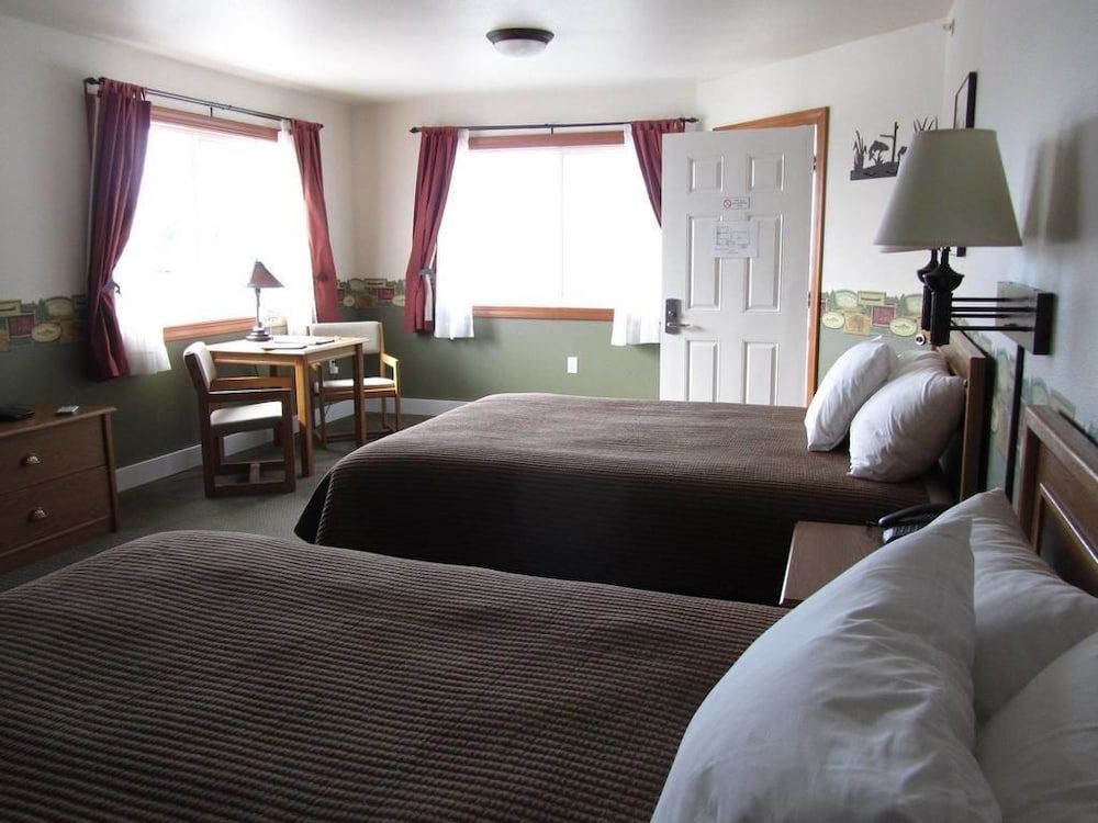 Longliner Lodge and Suites Deluxe Room, 2 Beds 3