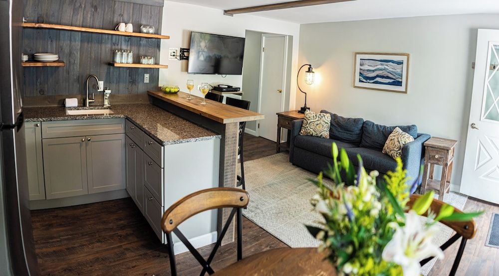 Lake Bomoseen Lodge Condo, 1 Bedroom 3