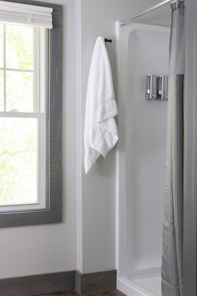 Lake Bomoseen Lodge Cottage 5