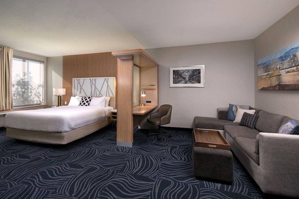 Suite, 1 King Bed, Corner