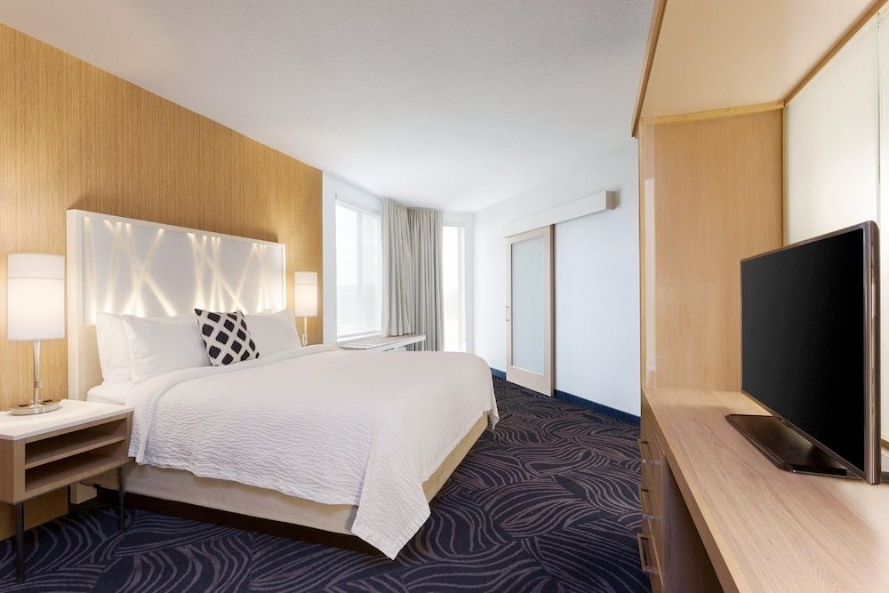 Suite, 1 King Bed, Corner