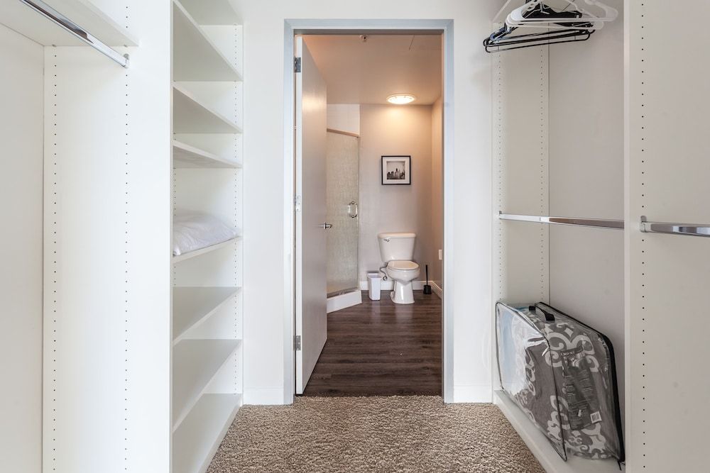 Luxury Loft, 2 Bedrooms 5 (with air mattress on request)