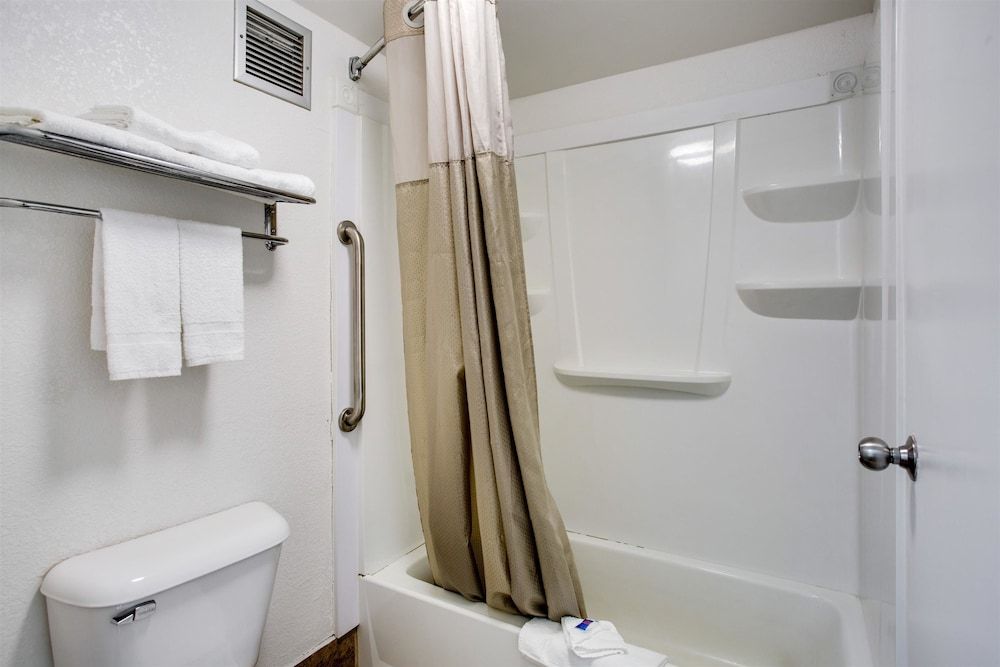 Motel 6 White House, TN Standard Room, 2 Queen Beds, Non Smoking 5