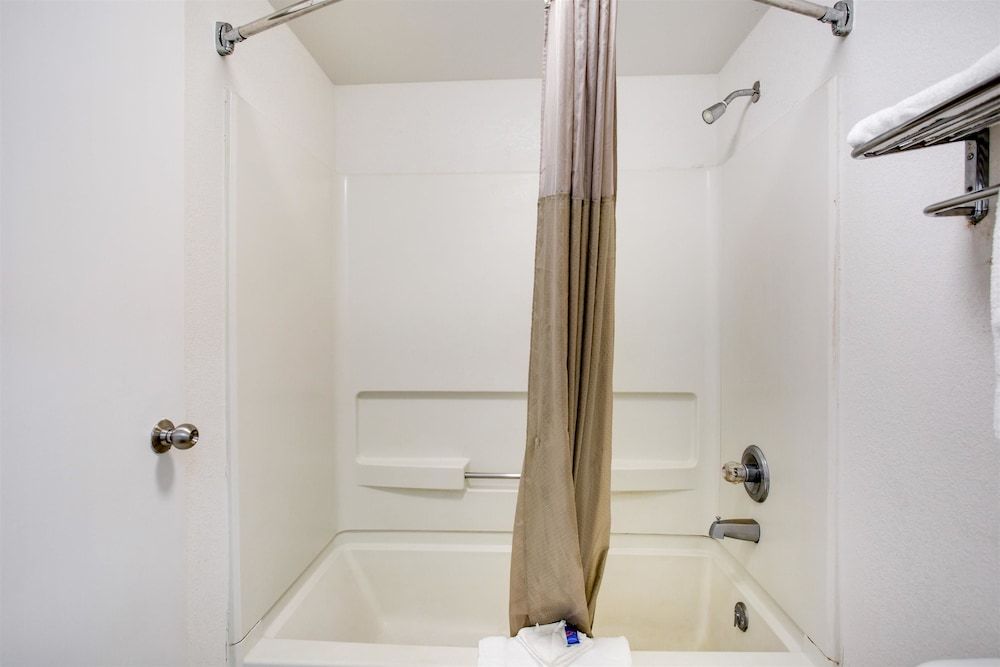 Motel 6 White House, TN Standard Room, 2 Queen Beds, Non Smoking 6