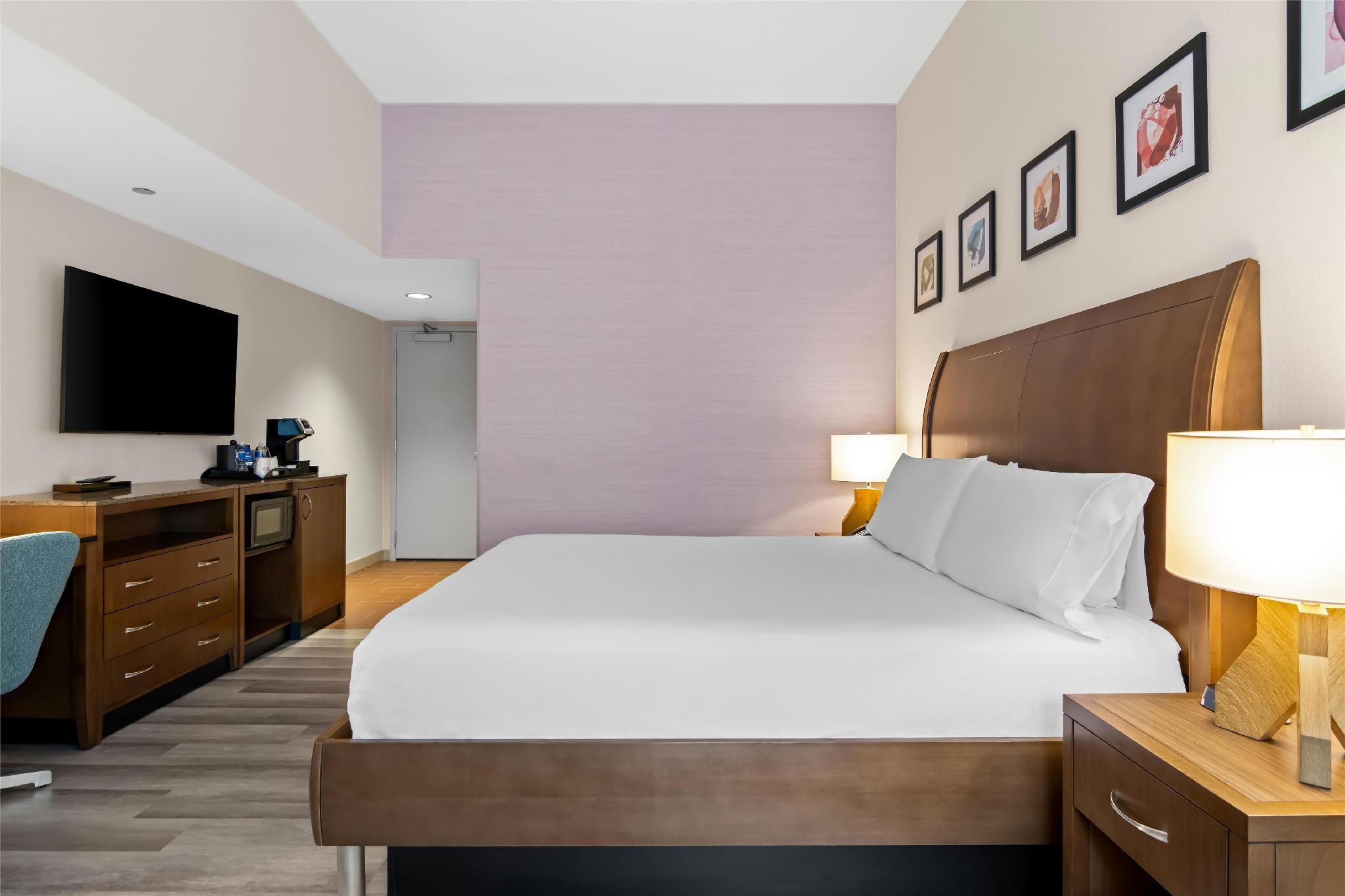 1 King Bed Partial River View