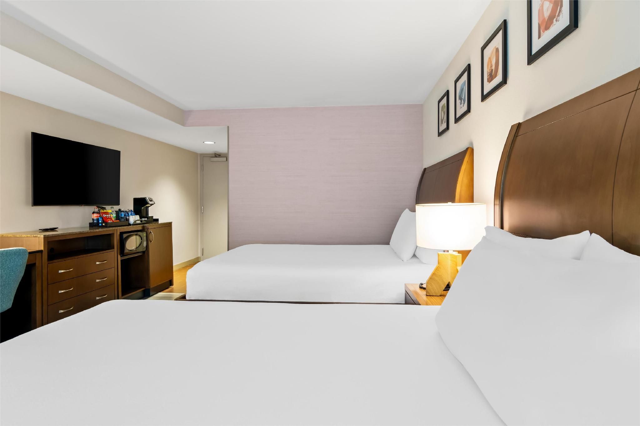 undefined Hilton Garden Inn Chicago Downtown Riverwalk 8