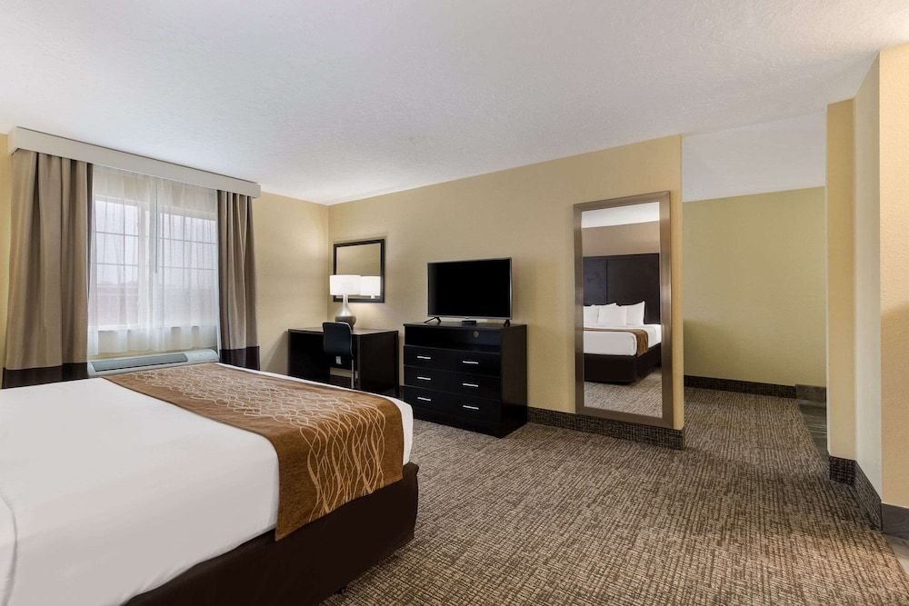 Suite, 1 King Bed, Non Smoking, Hot Tub