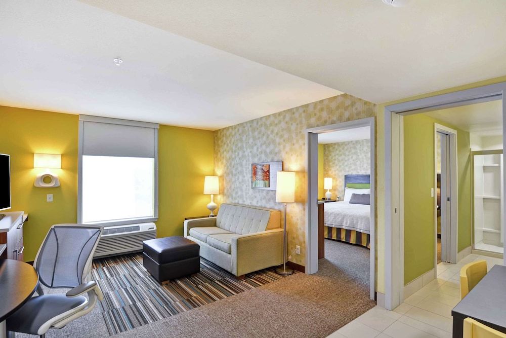 Suite, 1 King Bed, Accessible (Hearing)