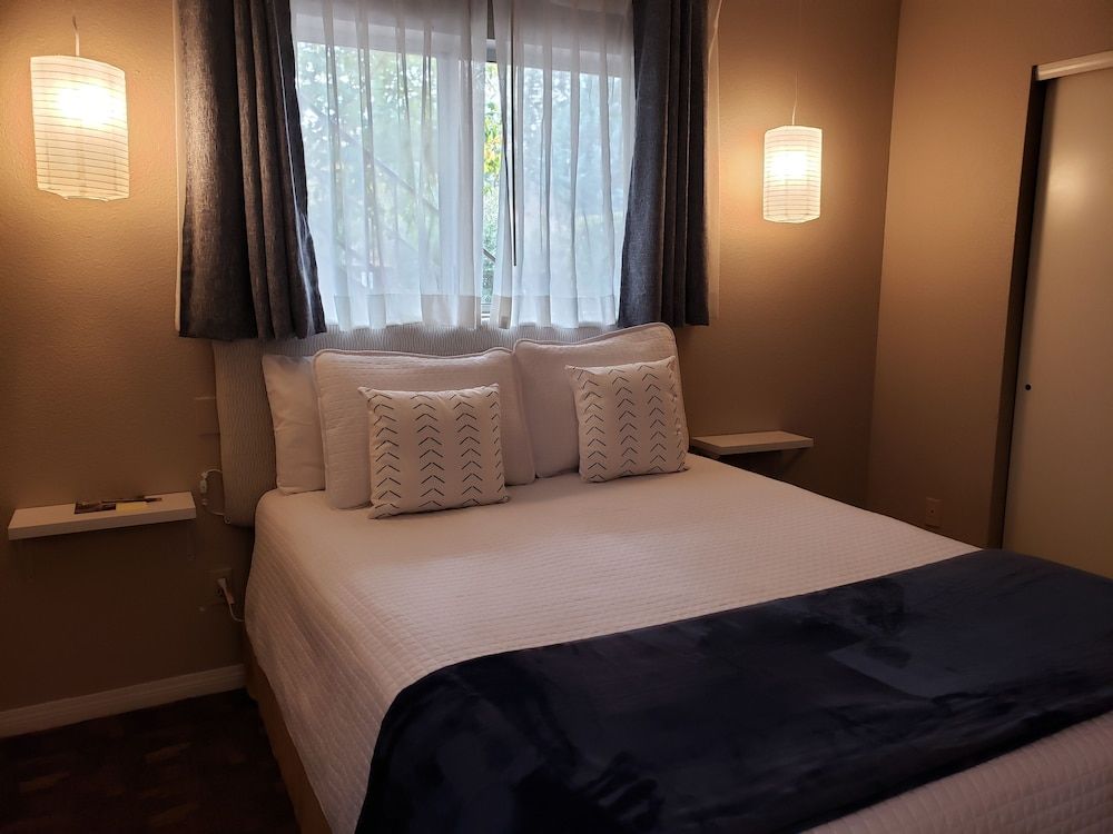 Deluxe Room, 1 Queen Bed