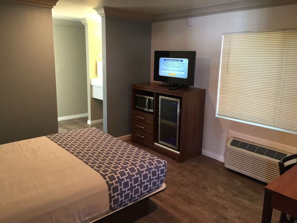 Sterling Inn Standard Room, 1 Queen Bed 22