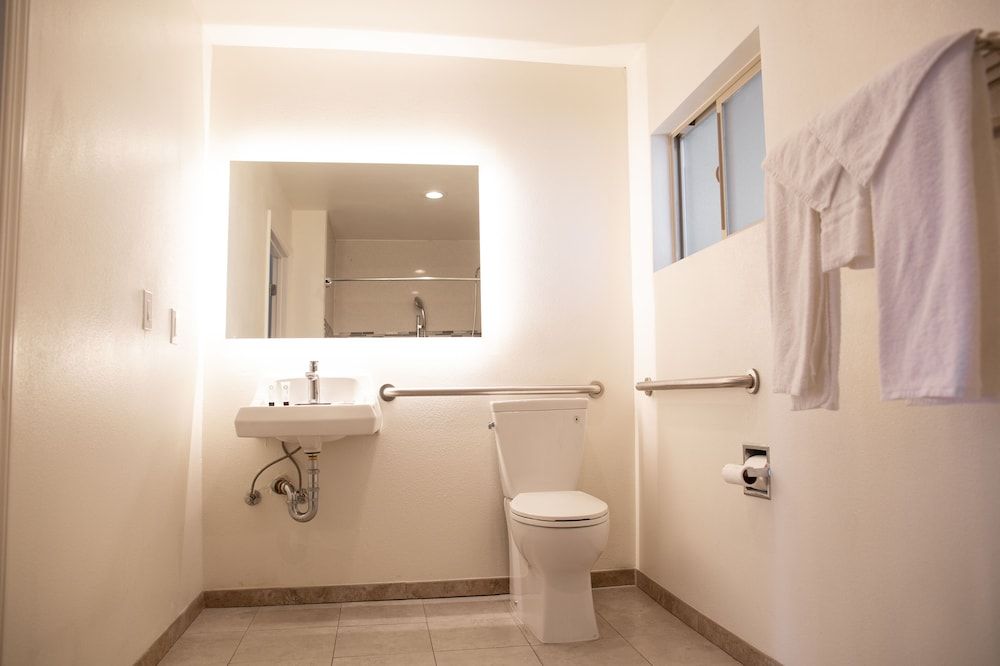 Sterling Inn Standard Room, 1 Queen Bed 9