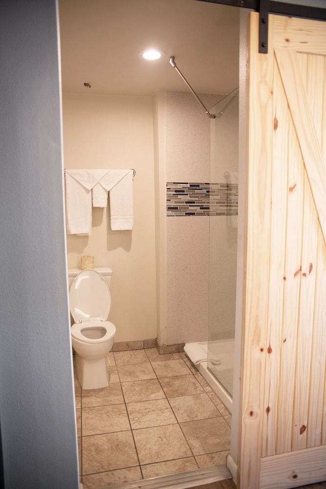 Sterling Inn Standard Room, 1 Queen Bed 15