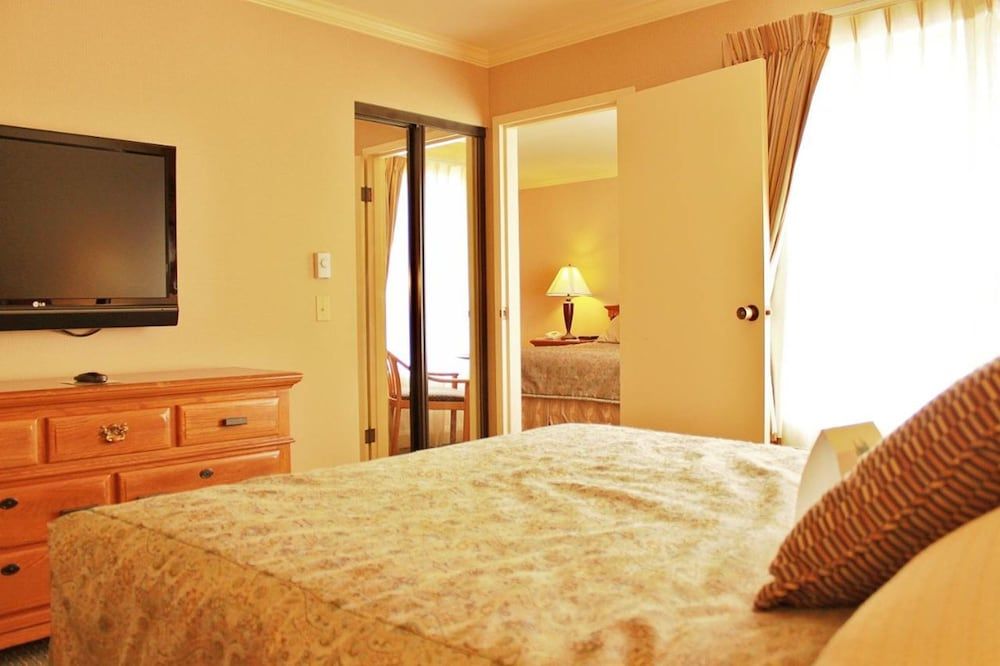 undefined Columbus Motor Inn 3