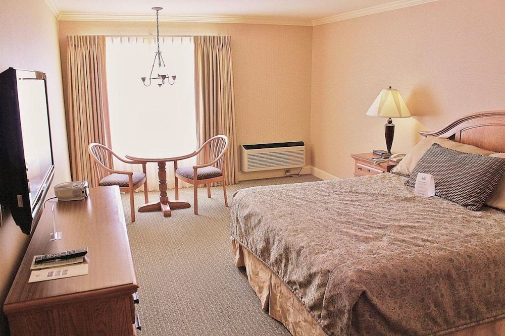 undefined Columbus Motor Inn 4