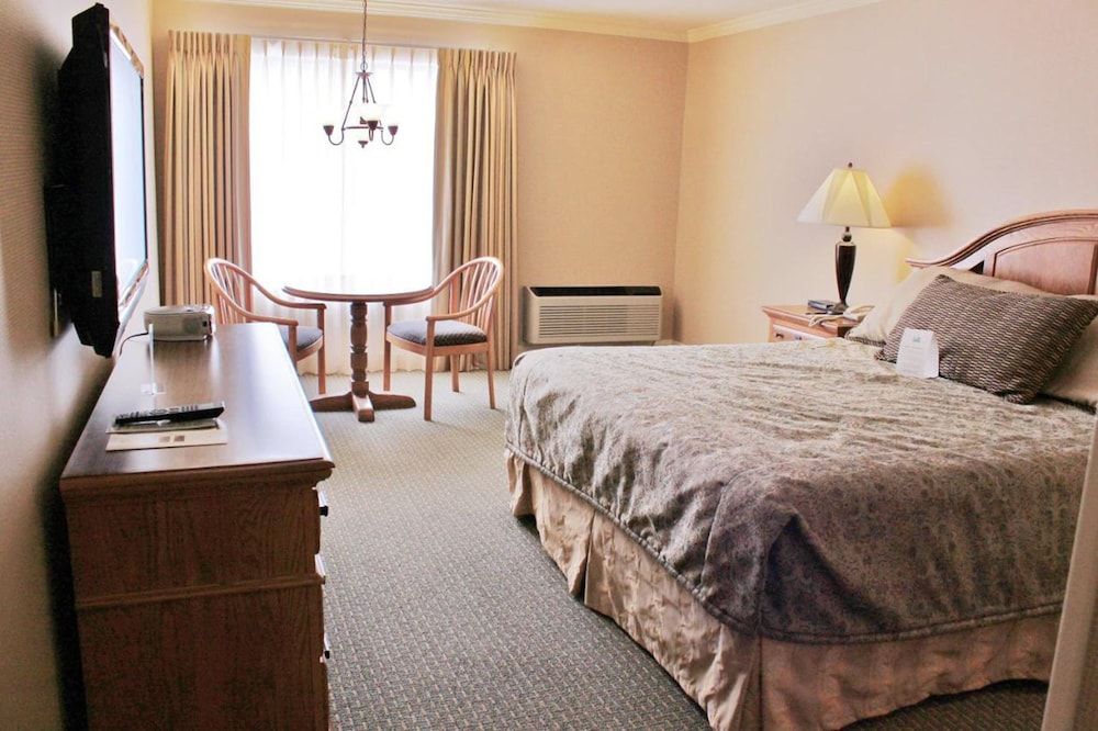 undefined Columbus Motor Inn
