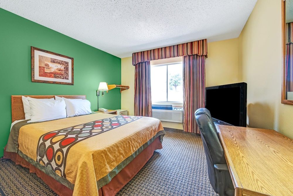 Room, 1 Queen Bed, Mobility Accessible, Non Smoking (Bathtub w/ Grab Bars)