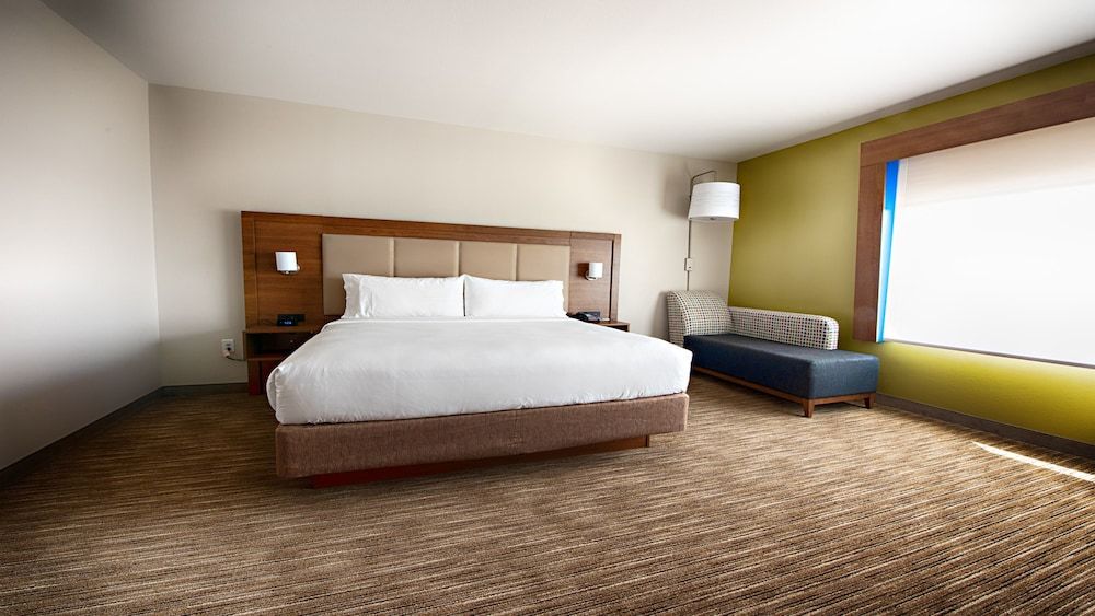 Holiday Inn Express & Suites Houston SW - Galleria Area by IHG Standard Room, 1 King Bed, Transfer Shower (Communications Accessible) 2
