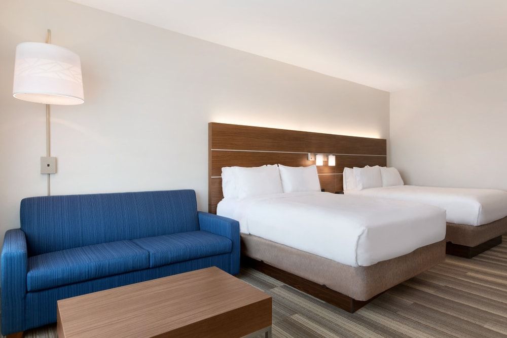 Suite, 2 Queen Beds, Accessible Bathtub (Communications, Mobility)