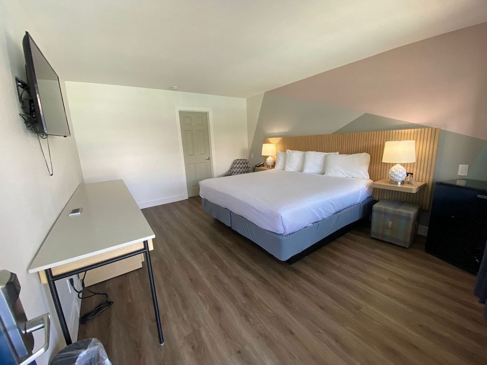 undefined Salt Air Lodge