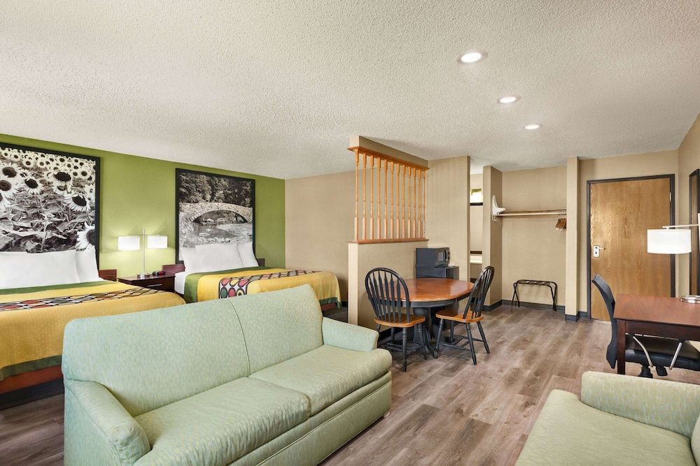 Suite, 2 Queen Beds, Non Smoking