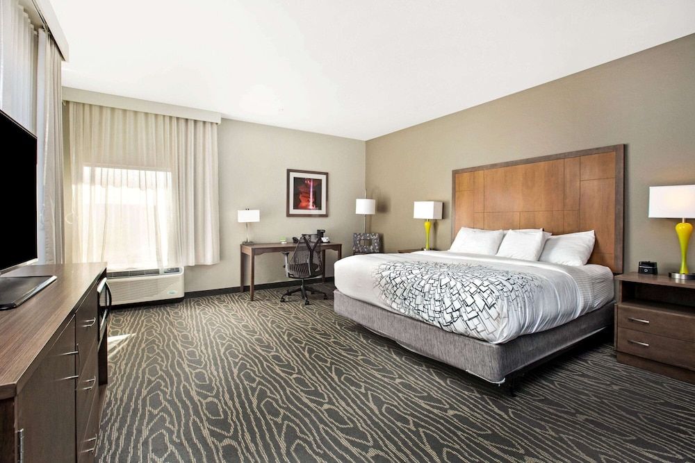Room, 1 King Bed, Accessible, Non Smoking (Mobility)