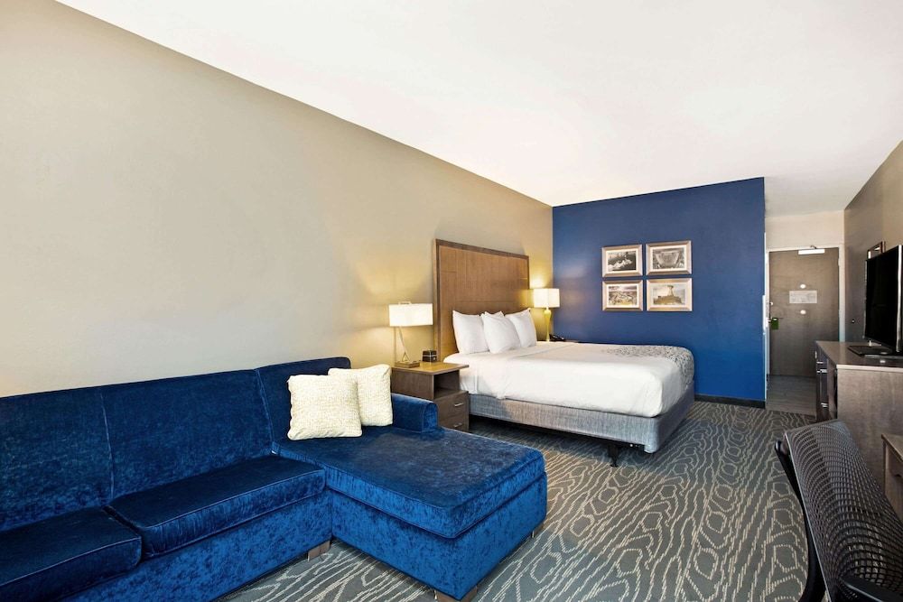 Deluxe Room, 1 King Bed, Accessible, Non Smoking (Mobility)