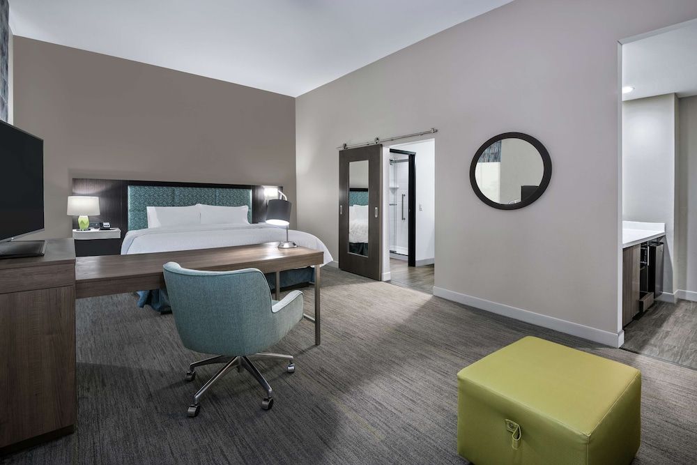 Studio, 1 King Bed, Non Smoking, Refrigerator & Microwave (Wet Bar)