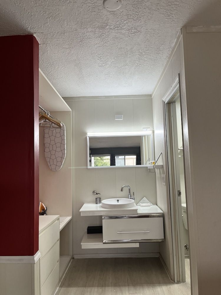 Travelodge by Wyndham Orlando / Heart of International Drive Room, 1 Queen Bed, Non Smoking 3