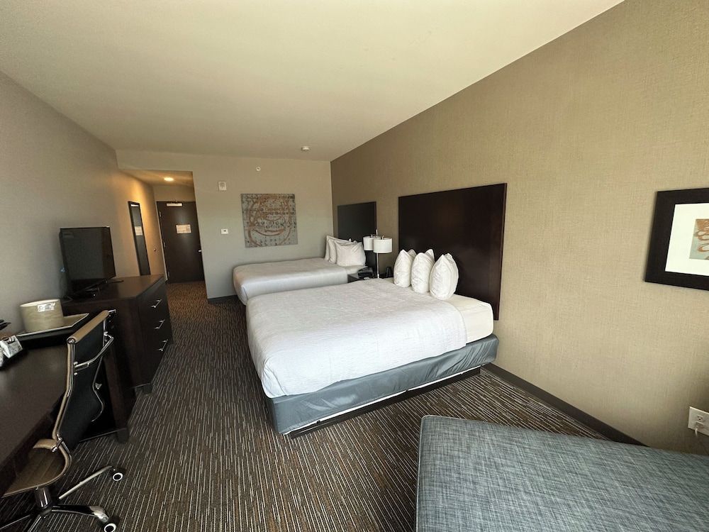 Deluxe Room, 2 Queen Beds, Refrigerator & Microwave, Mountain View