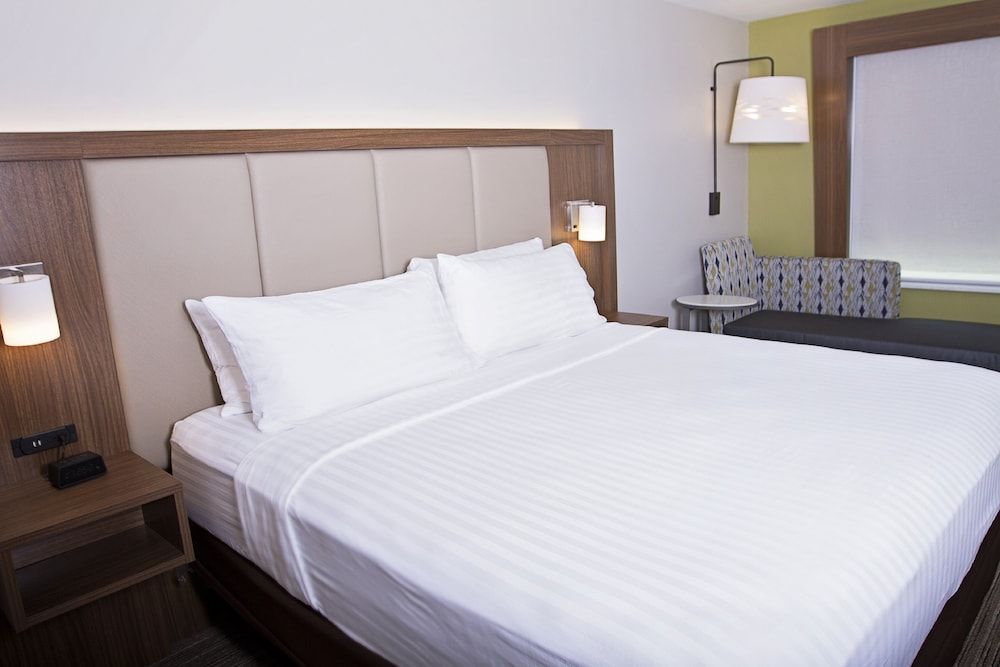 Standard Room, 1 King Bed, Accessible (Comm Access)