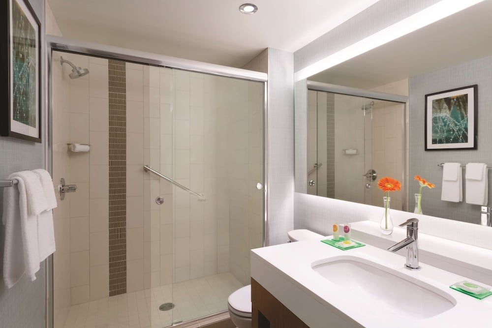 Hyatt Place Niagara Falls Room, Multiple Beds (2 Queen & 1 Sofa Bed) 4