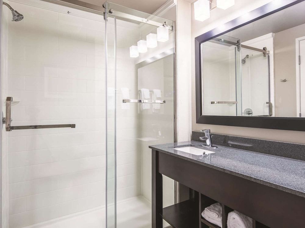 Deluxe Room, 1 King Bed, Non Smoking (Deluxe Executive Room)