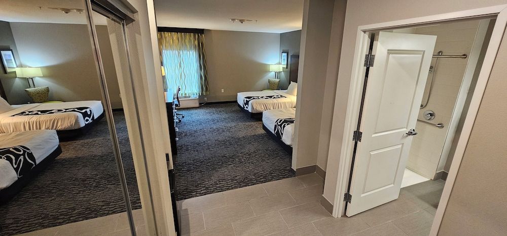 Room, 2 Queen Beds, Accessible, Non Smoking (Mobility)
