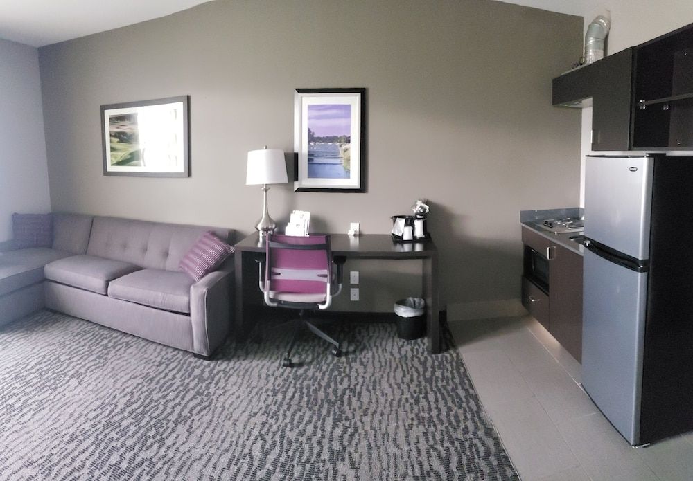 Deluxe Suite, 1 King Bed, Accessible, Non Smoking (Mobility Accessible)