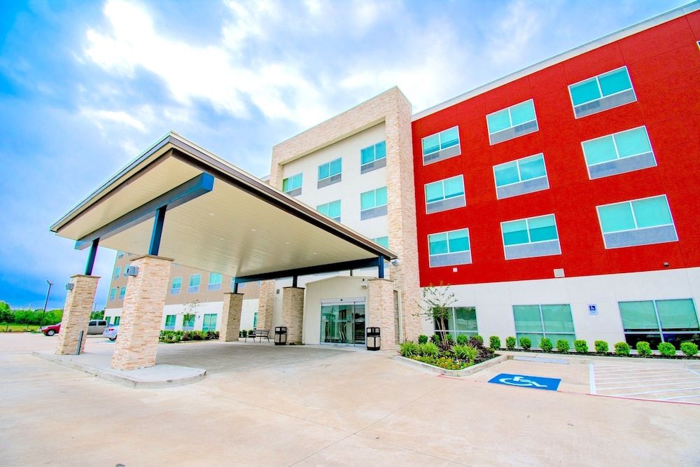undefined Holiday Inn Express & Suites Houston IAH - Beltway 8 by IHG 7