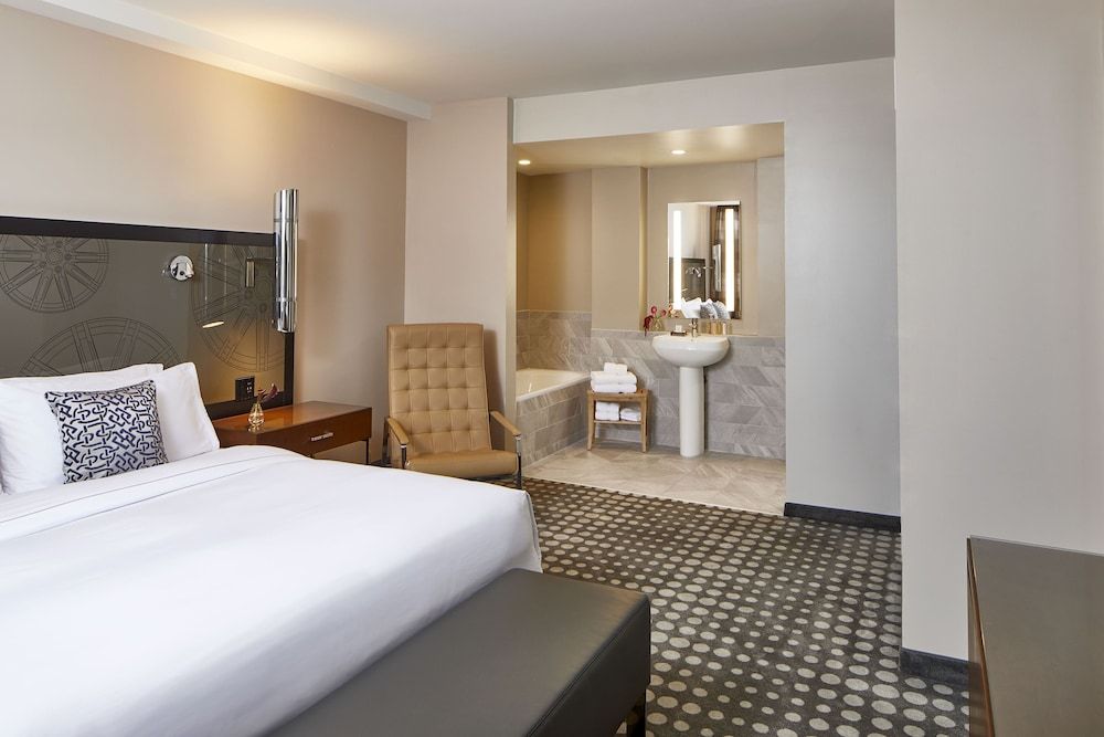 Premium Room, 1 King Bed