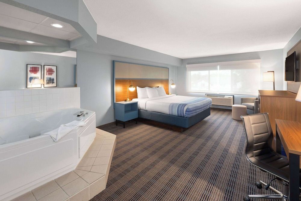 Studio Suite, 1 King Bed, Non Smoking (Second Floor)