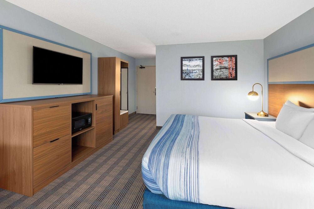 Executive Room, 1 King Bed, Non Smoking (Second Floor)