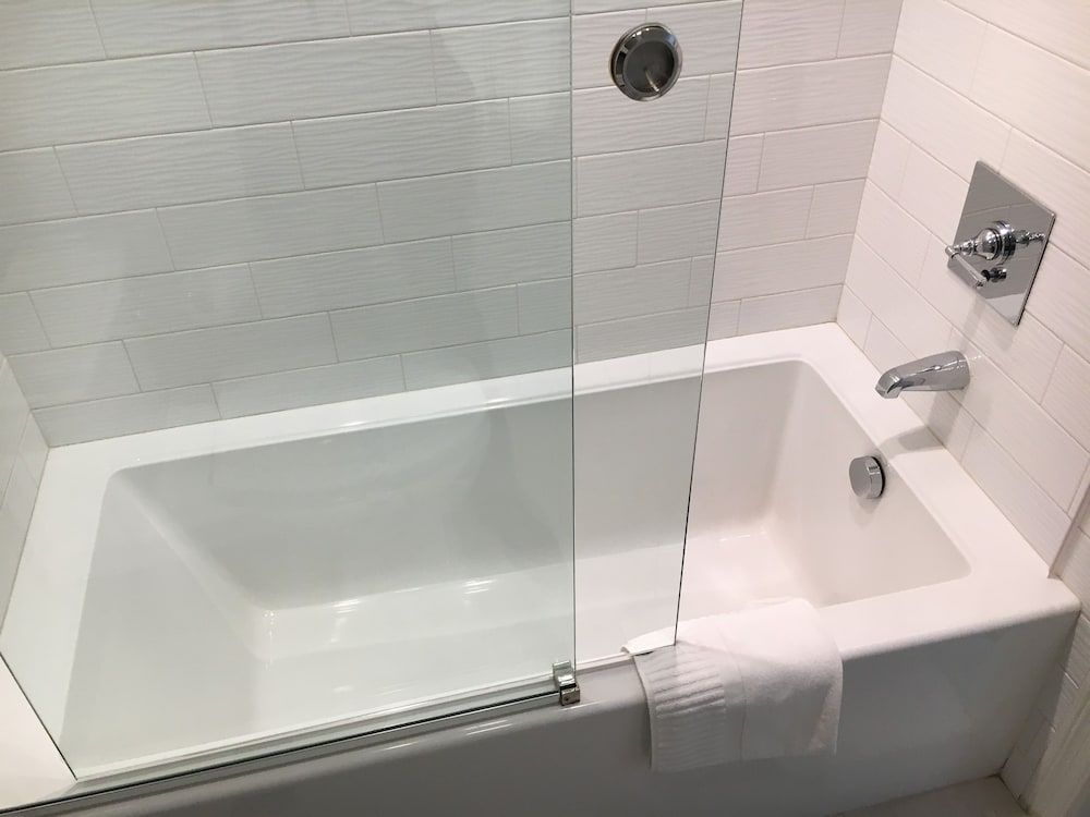 Hotel Metropole Deluxe Double Room 4