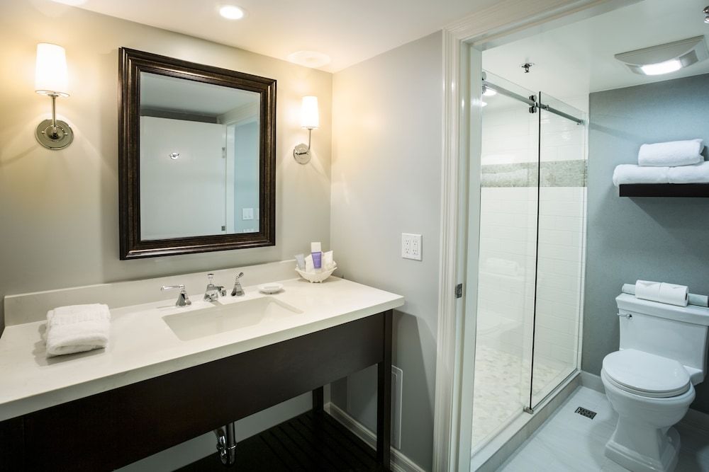 Hotel Metropole Deluxe Room 3