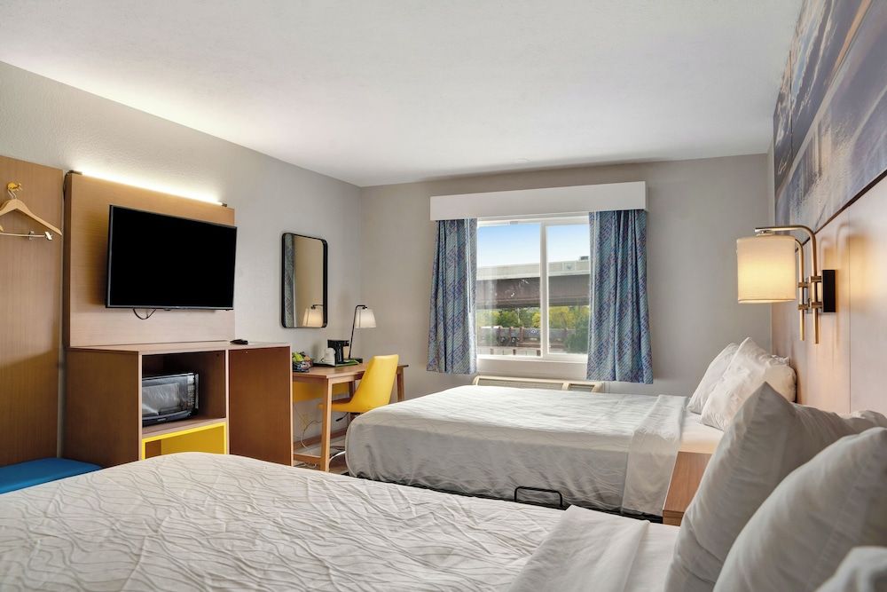 Room, 2 Queen Beds, Non Smoking