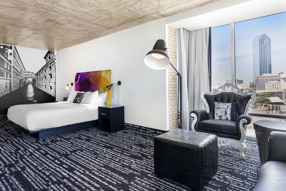 Room, 1 King Bed, Accessible, Corner (Hearing)